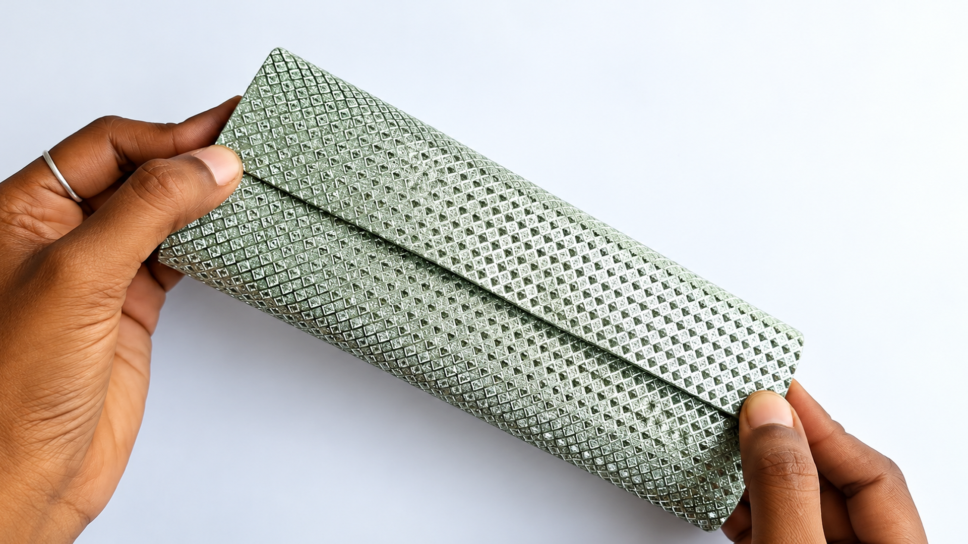 Making a stylish DIY purse with no sewing required