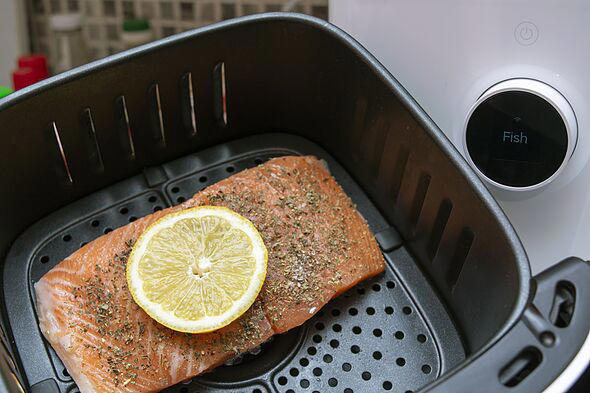 Salmon will never be dry if you follow seafood expert's 3 crucial air ...