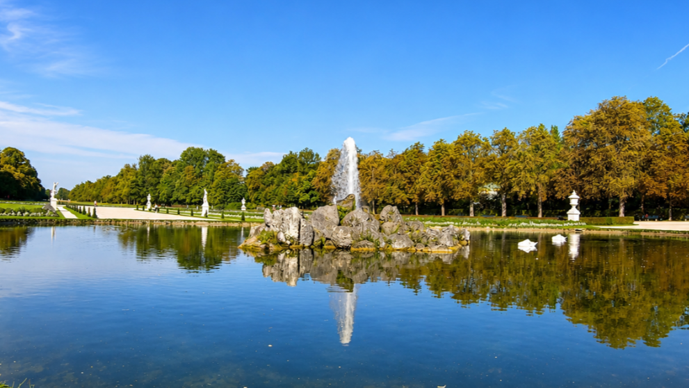 Reflections and fountains across Nymphenburg Palace Park (4K)