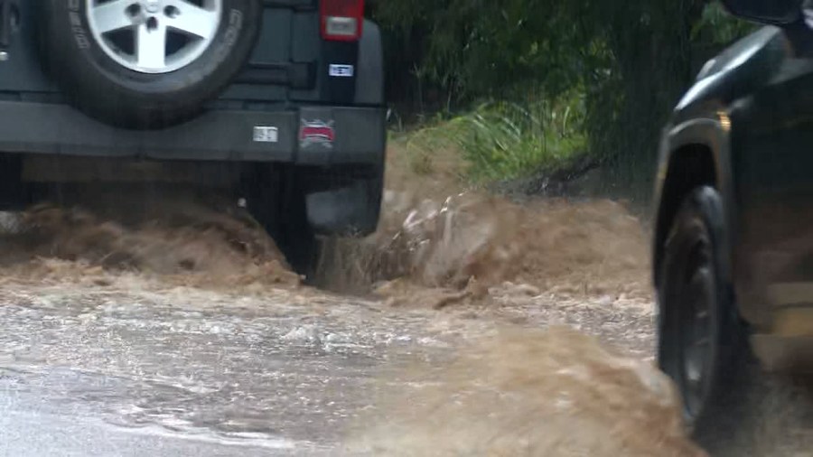 Heavy rain batters Oahu; brings flooding to North Shore
