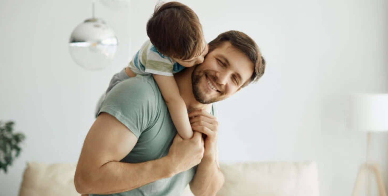 Đàn ông mặt rộng dễ được xem là người cha tốt