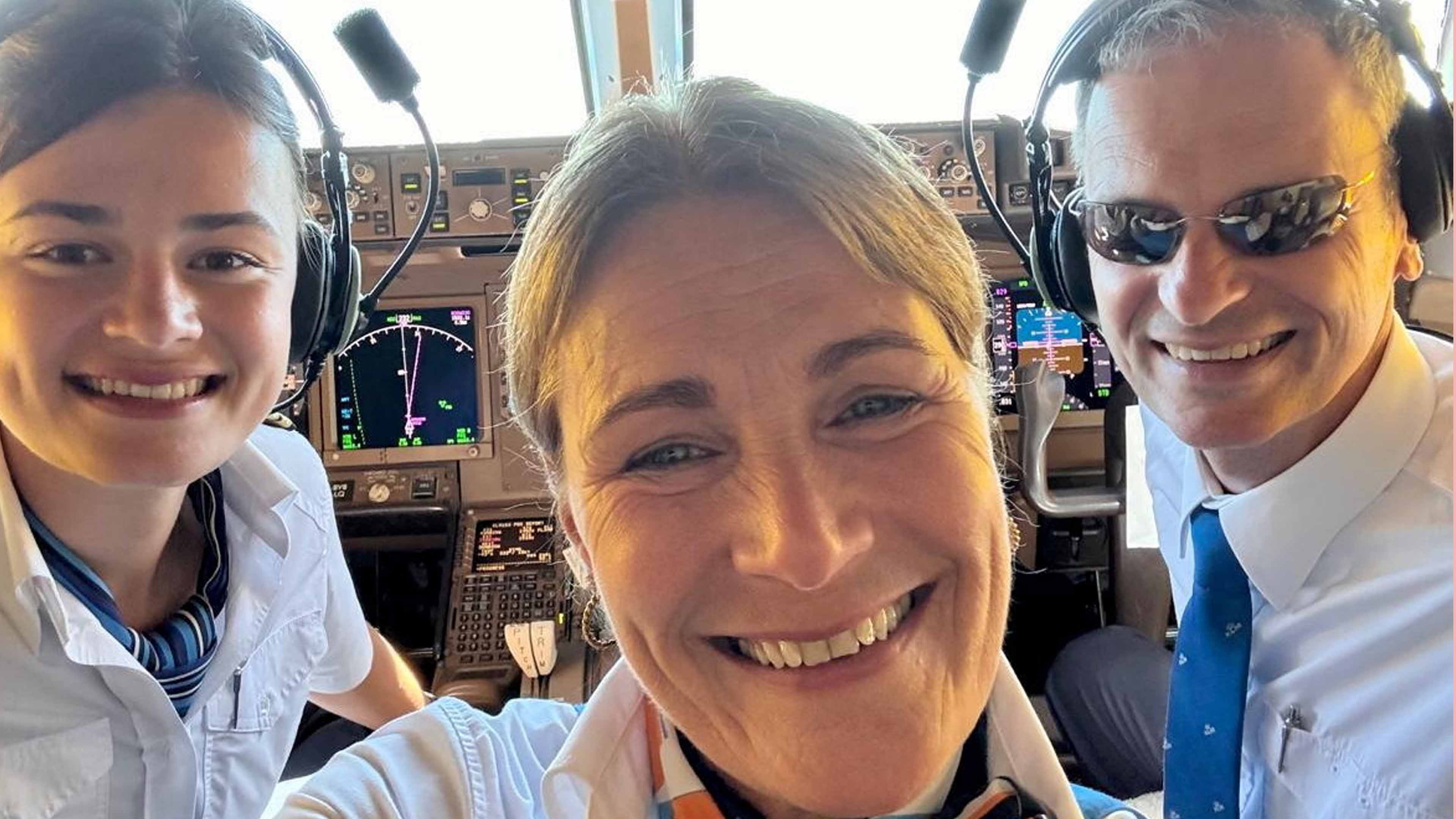 Auf einem Linienflug sind Vater und Tochter als Piloten-Duo im Einsatz ...
