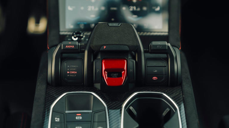 Lamborghini Urus SE Performante 2026 review