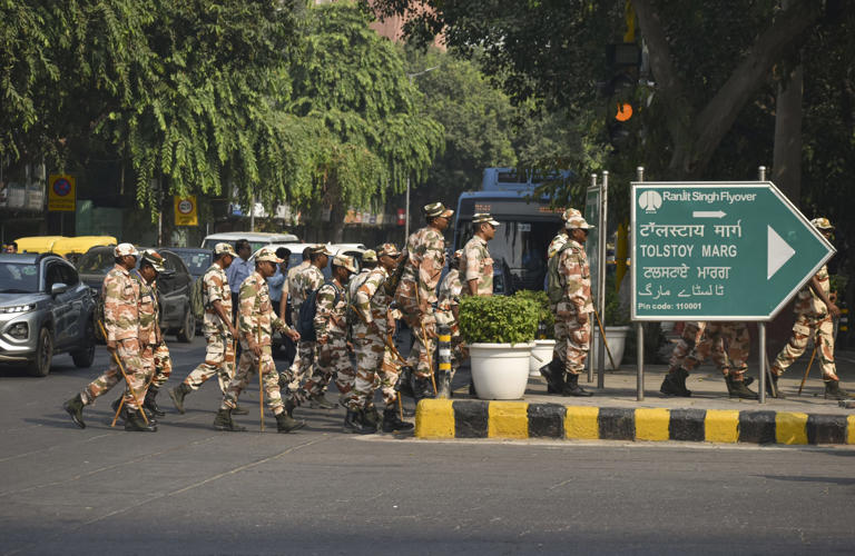 Live: Amid Detentions, Metro and Rail Closures, SC Asks Govt to 'Reconsider' Total Halt on Movement, Jantar Mantar as Protest Site