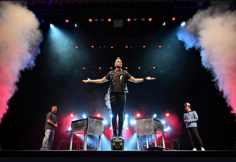 Illusionist Leon Etienne brings magic to Oshkosh this month