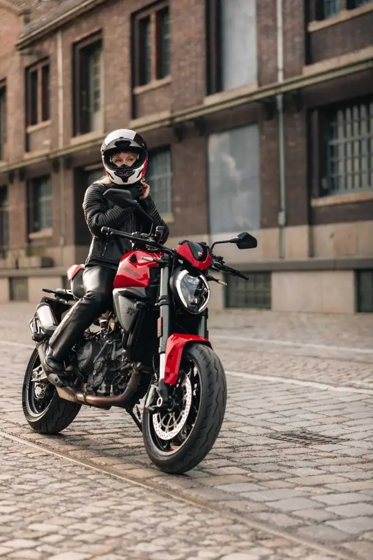 Nolan presenta X-804 ST: il DNA della pista incontra l'eleganza su strada