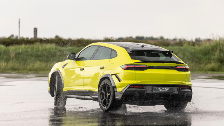 Lamborghini Urus SE Performante 2026 review