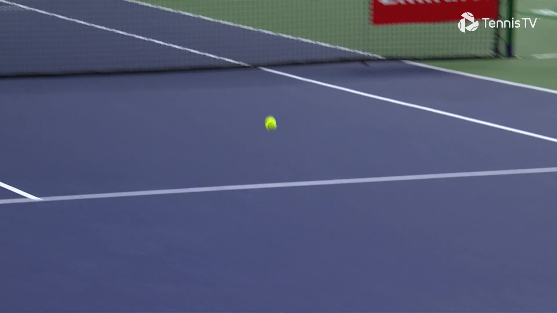 Hurkacz wins long net rally against Djokovic at 3-3 in set one