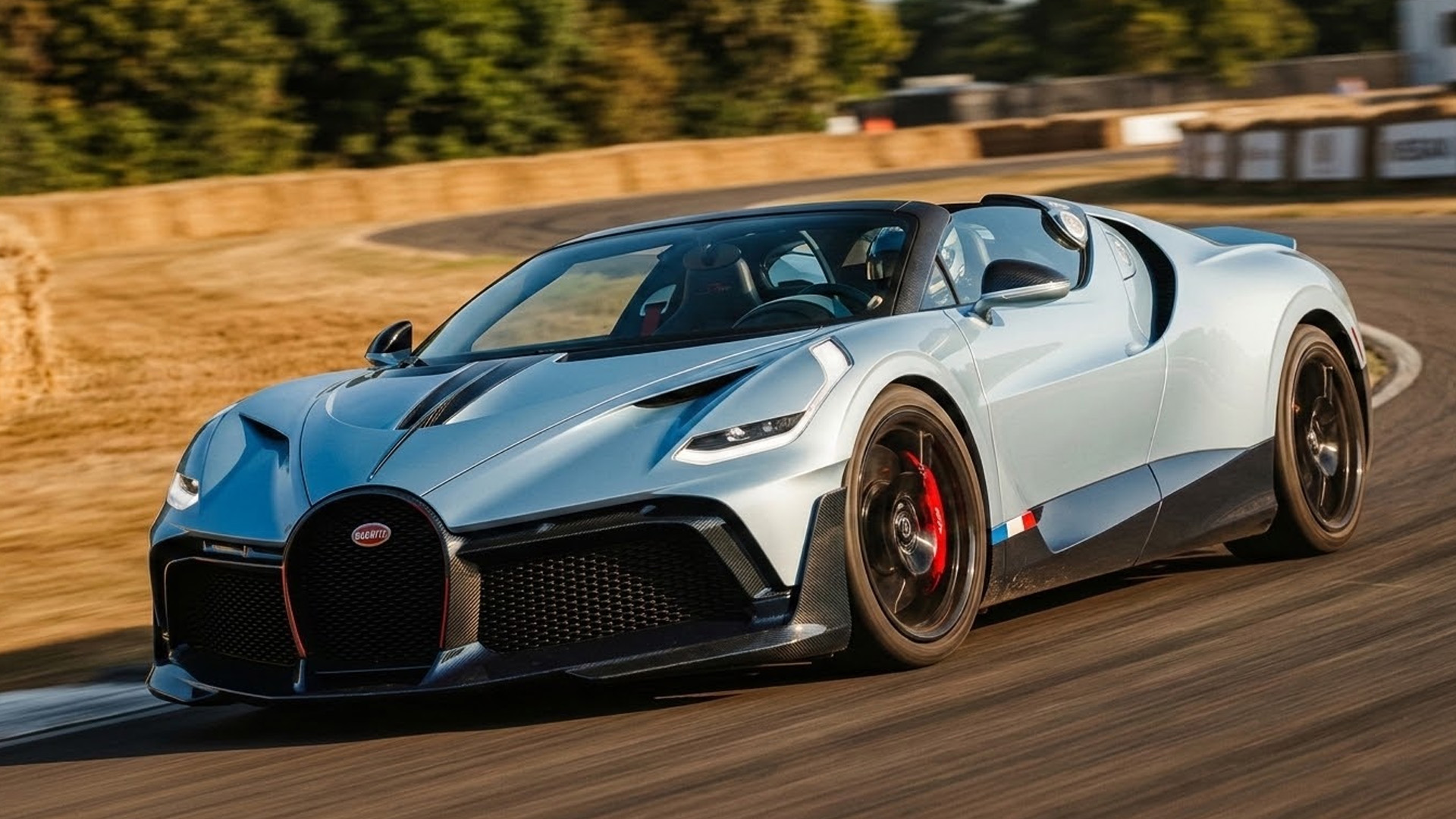 1600 PS Bugatti Mistral W16 accelerates with brutal engine sounds