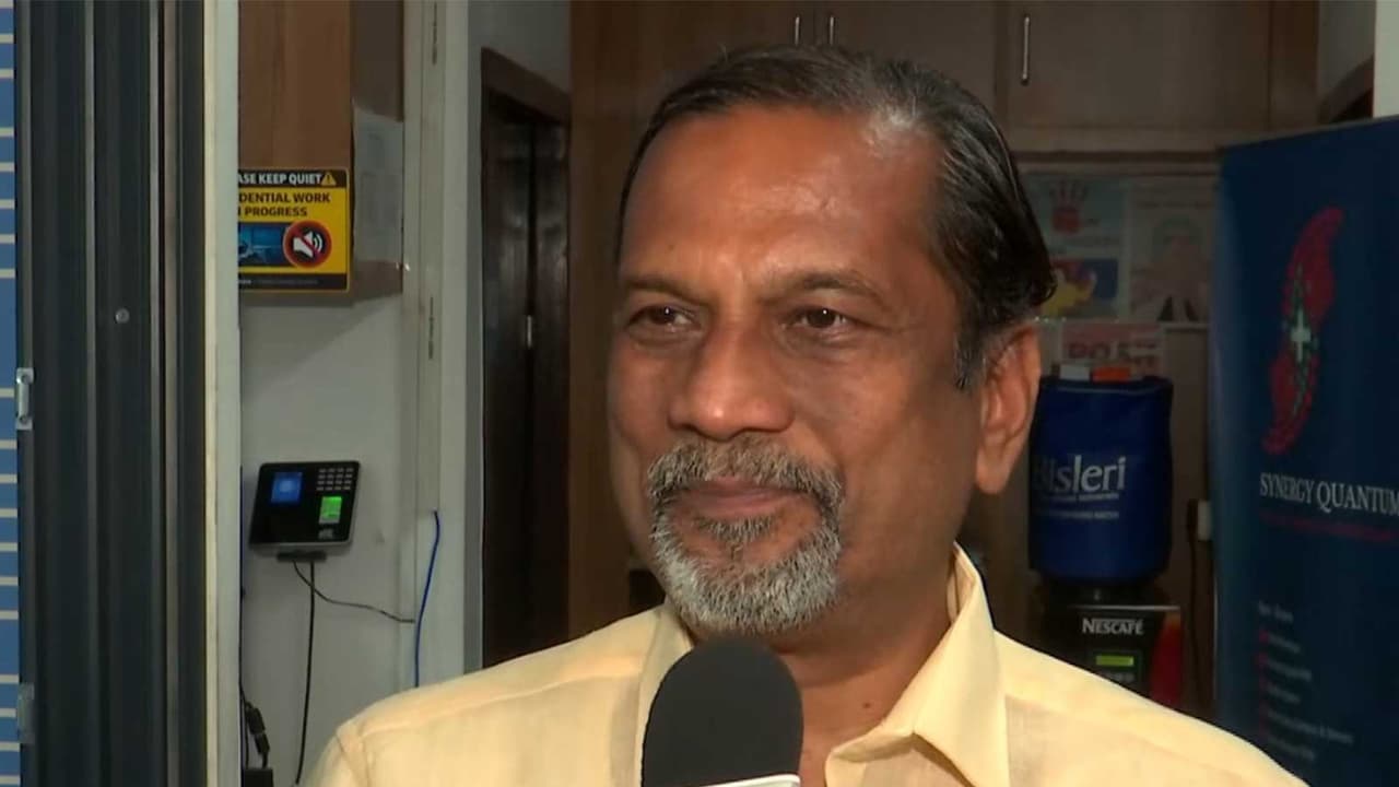 Green card freeze: Vembu asks Indian techies in US to come home