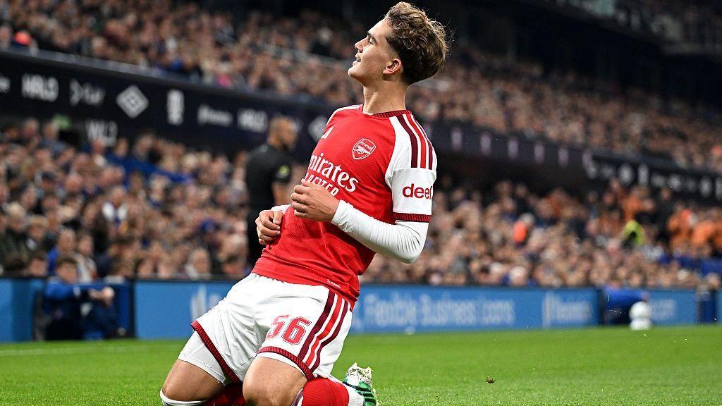 Dowman 'can be what he wants to be' - Wilshere