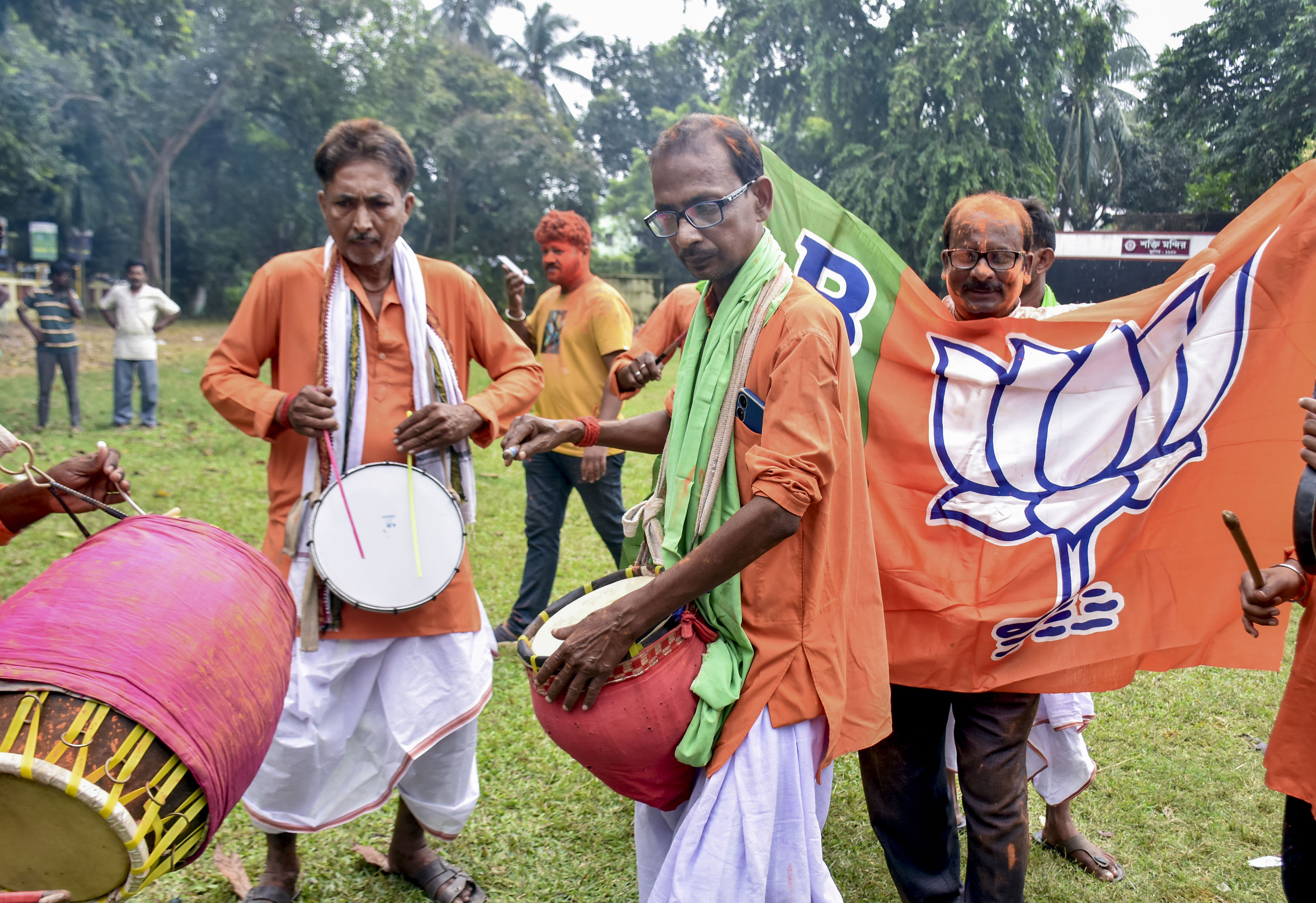 Bengal bypolls: BJP consolidates gains, secures unassailable leads in ...