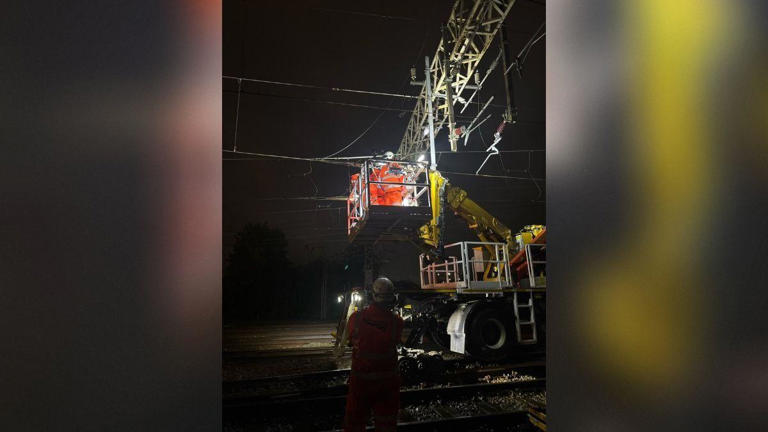 Major rail disruption after overhead wires damaged