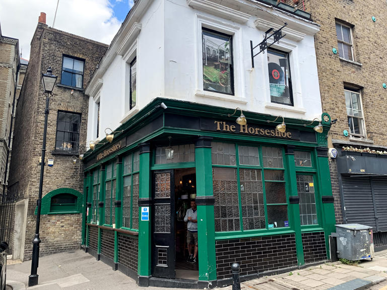 'The Horseshow', el bar que acaba de comprar Daniel Craig. 