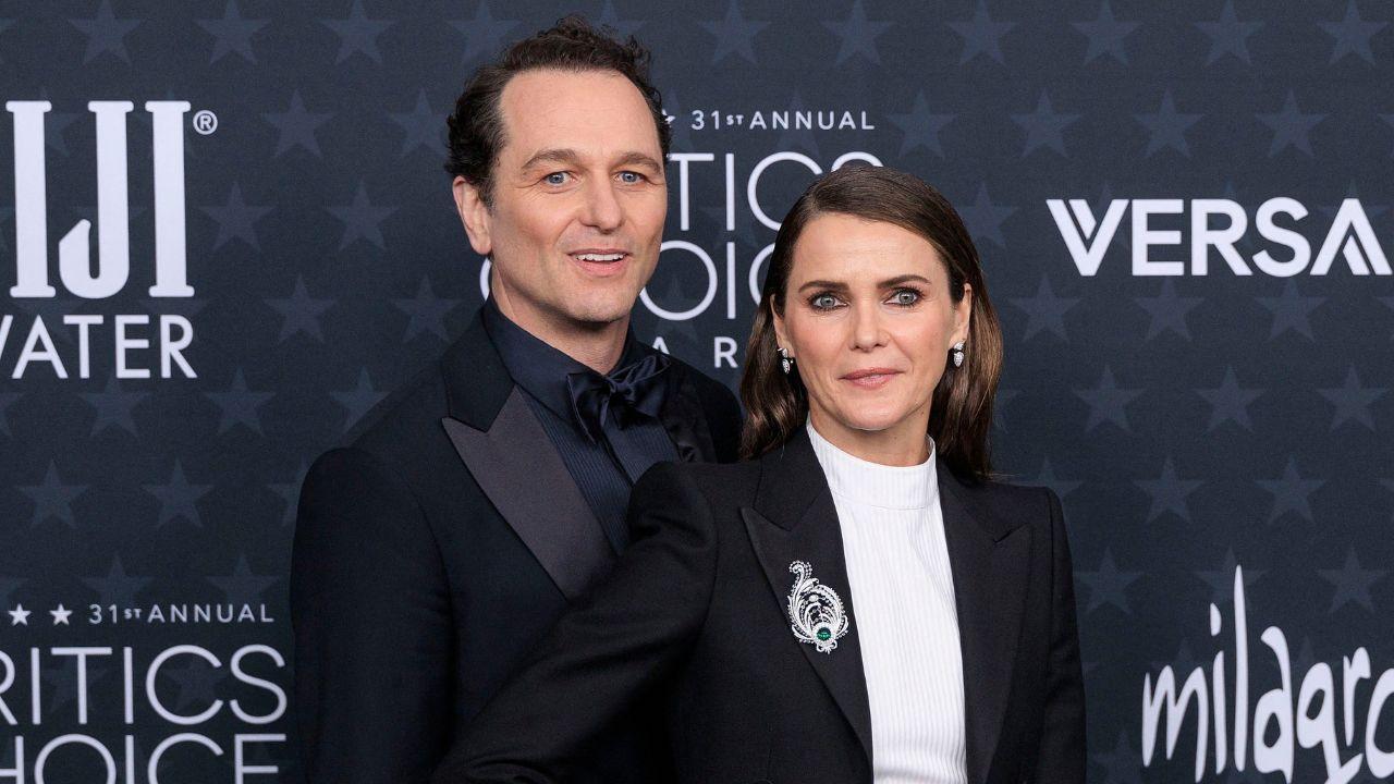 Keri Russell reacts to being left out of Matthew Rhys' acceptance speeches