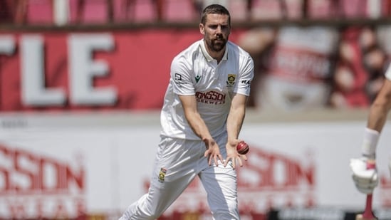 South Africa vs Australia 1st test day 1 live score: Cummins, Renshaw ...