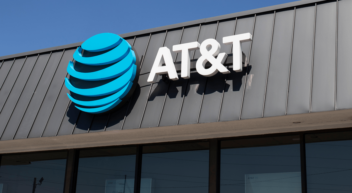 AT&T shares fall 7.4% in premarket trading following SpaceX spectrum ...