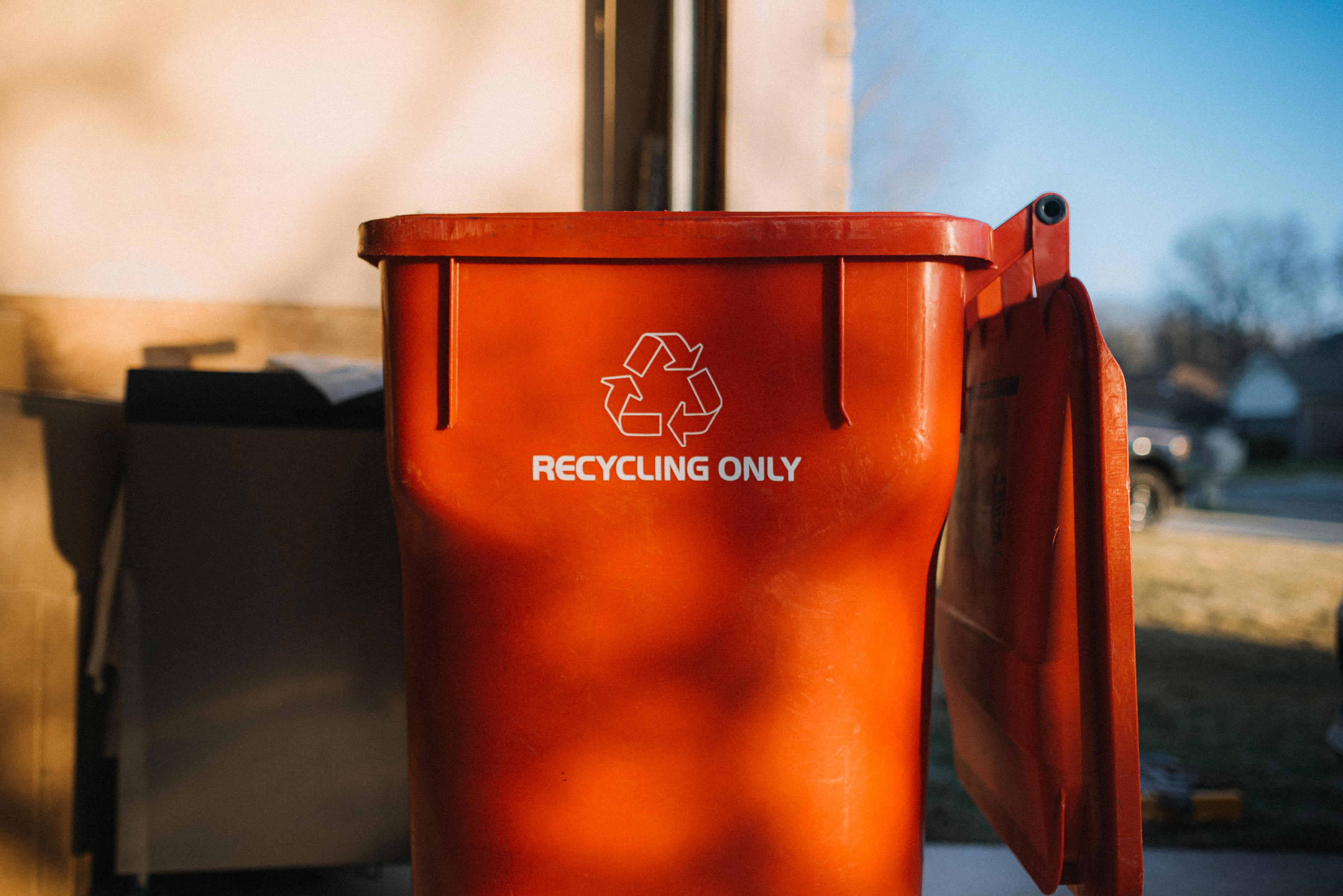 AI recycling robot debuts in Sarasota County, sorting 35,000 items daily