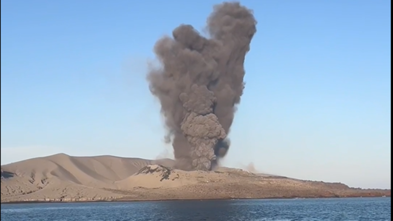 Smoke color shifts over Anak Krakatau volcano