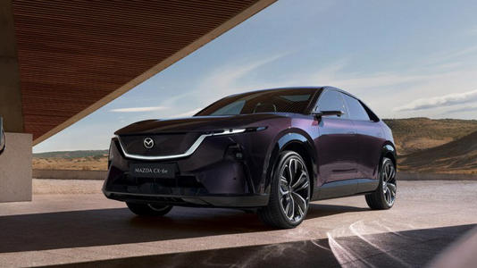 Để cảnh báo người đi xe đạp và người đi bộ, chiếc Mazda CX-6e được trang bị loa ngoài - Ảnh: Mazda