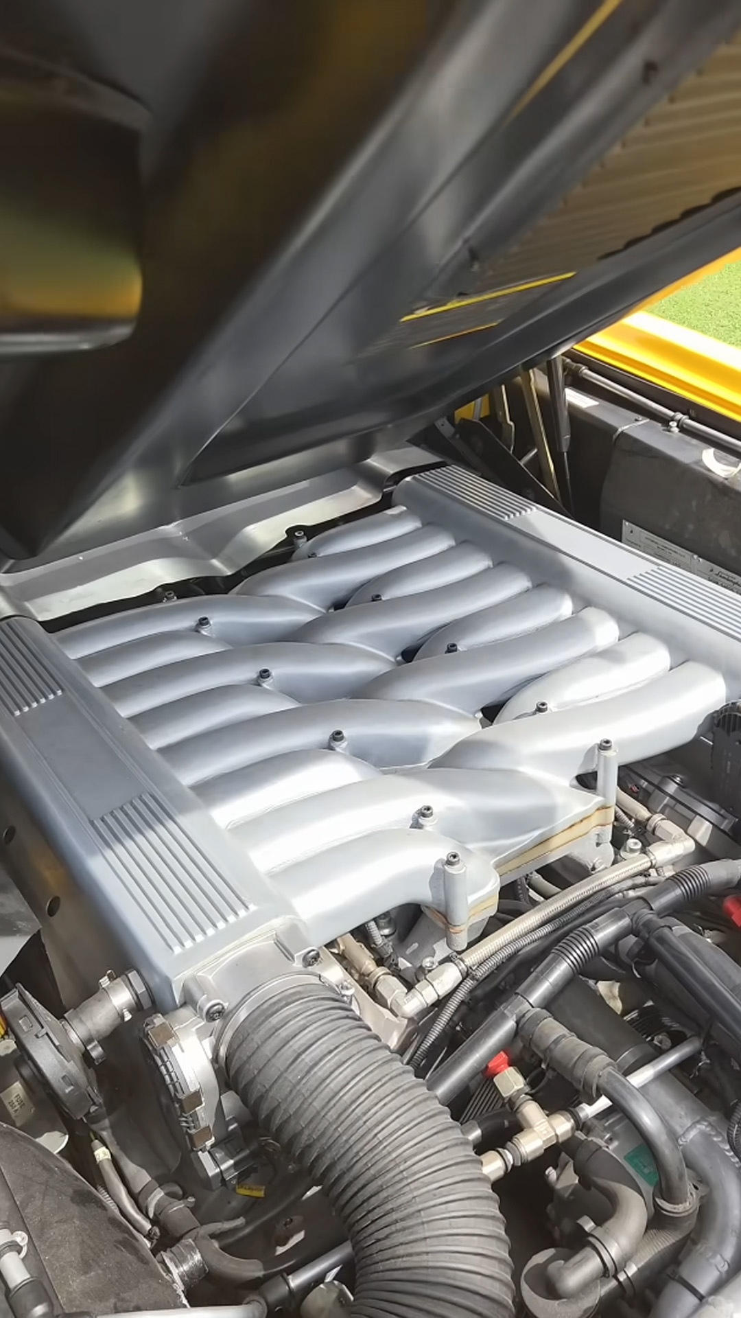 Discovering the secret V16 engine hidden inside a Lamborghini Diablo