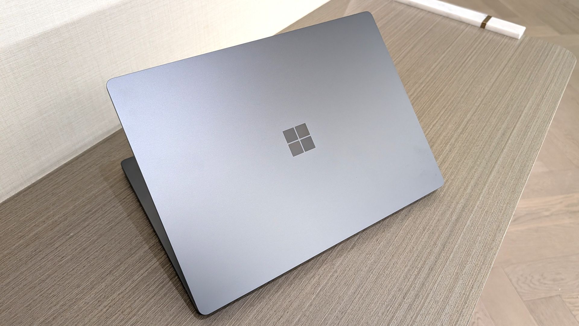 Microsoft offers up to $1,000 cash back for MacBook Pro owners ...