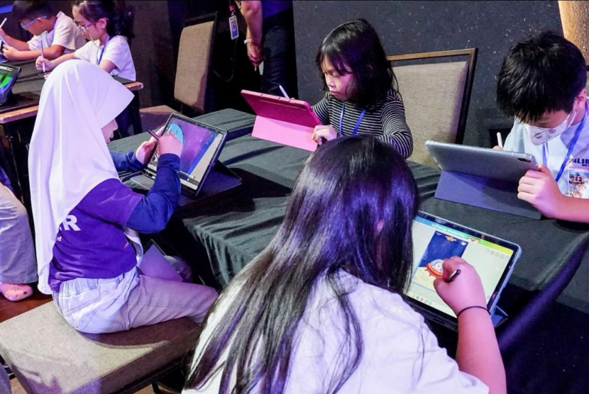 Belajar coding sejak sekolah latih logika dan pemecahan masalah