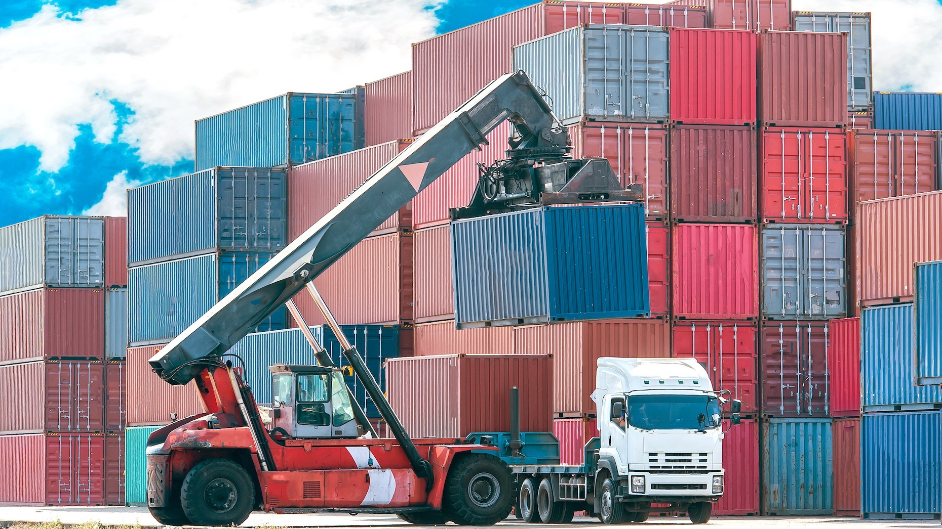 Canadian exports surge ahead of new tariffs