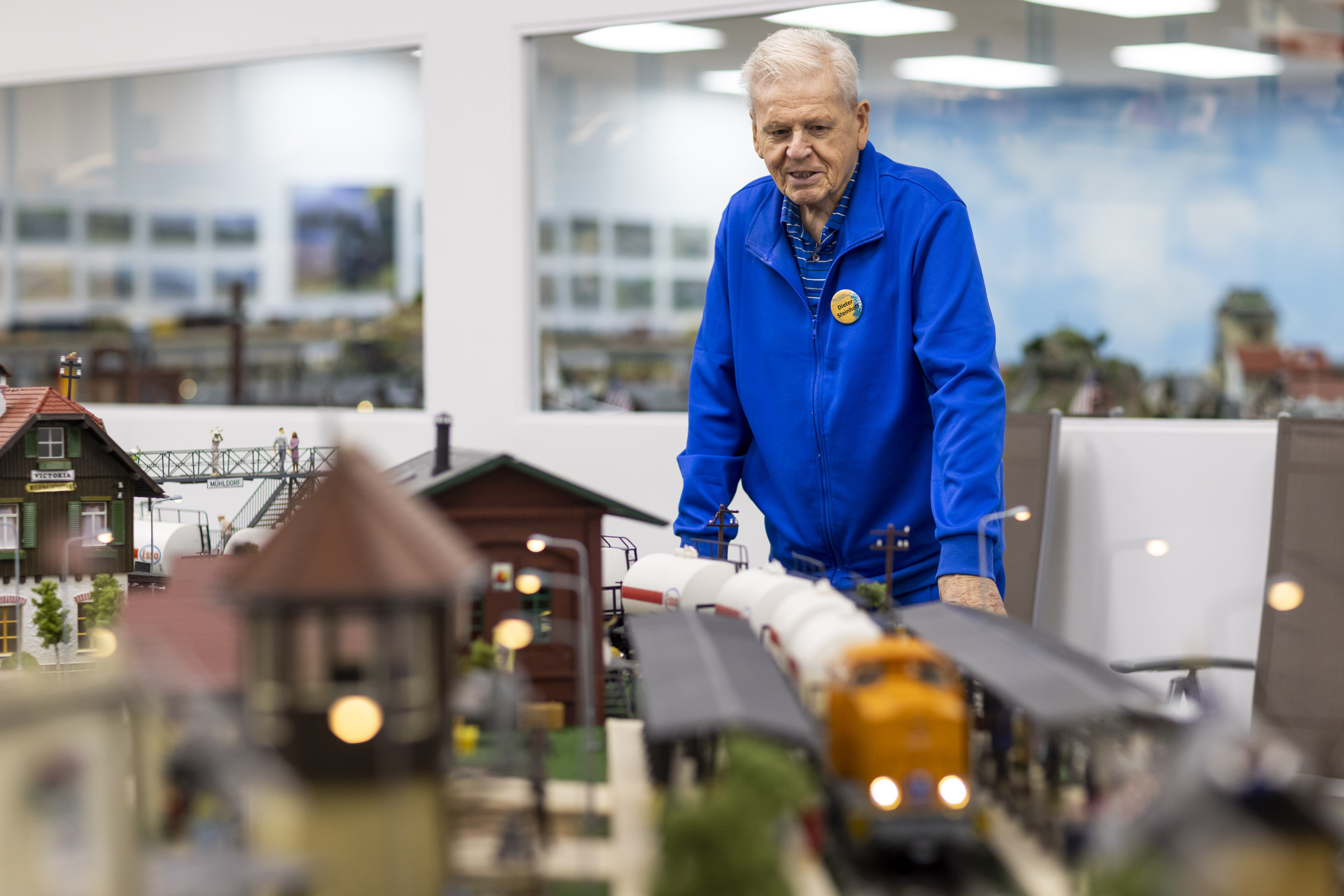Mammoth model train display fills 4,000-square-foot Virginia Beach ...