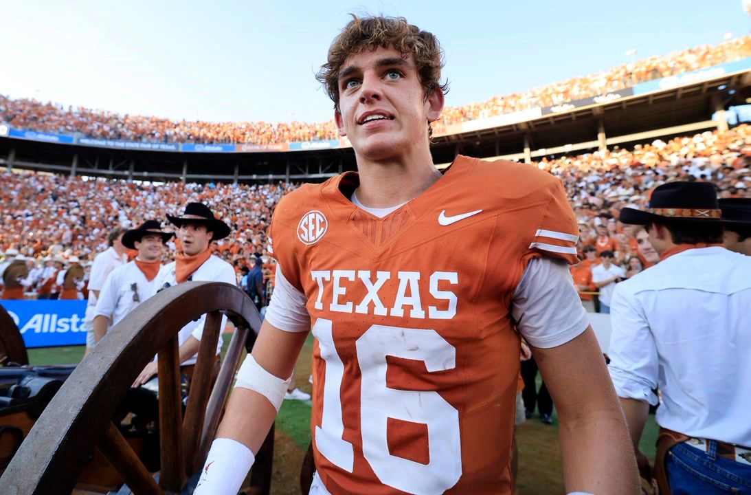 Before Texas-OU, Manning brothers share lessons from Archie that helped ...