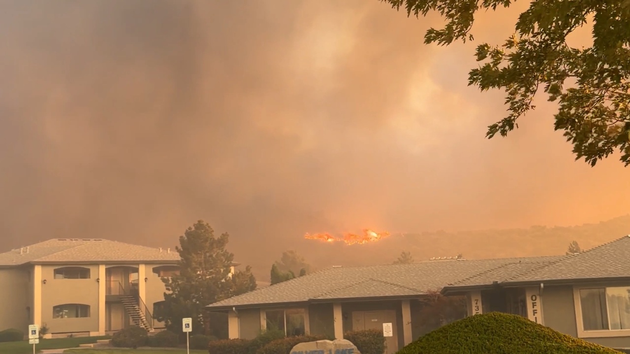 Flames jump US 395 in Reno as Hawk Fire spreads fast