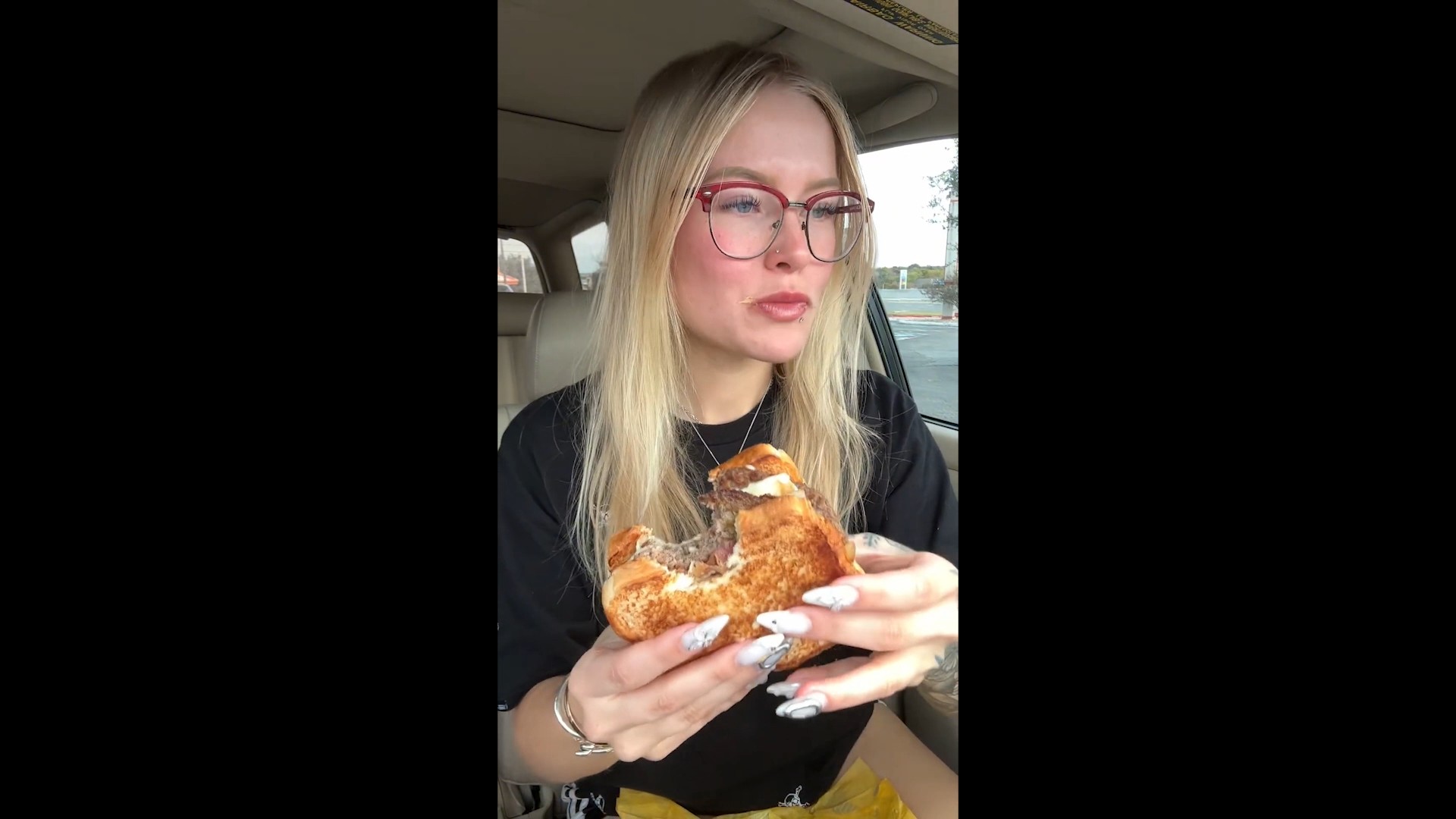 Whataburger full eating video: Trying fan-favorite menu items