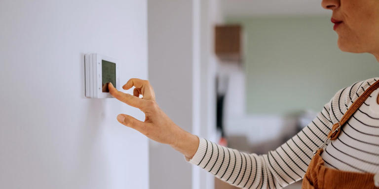 I'm a home expert, and this is the actual right temperature to set your ...