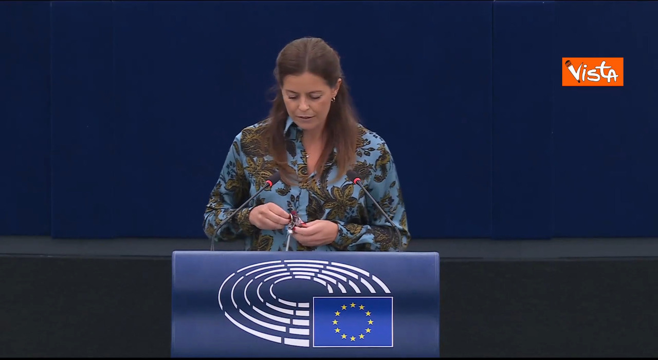 Ilaria Sails agita le chiavi a Strasburgo: «No a case fonte di guadagno ...