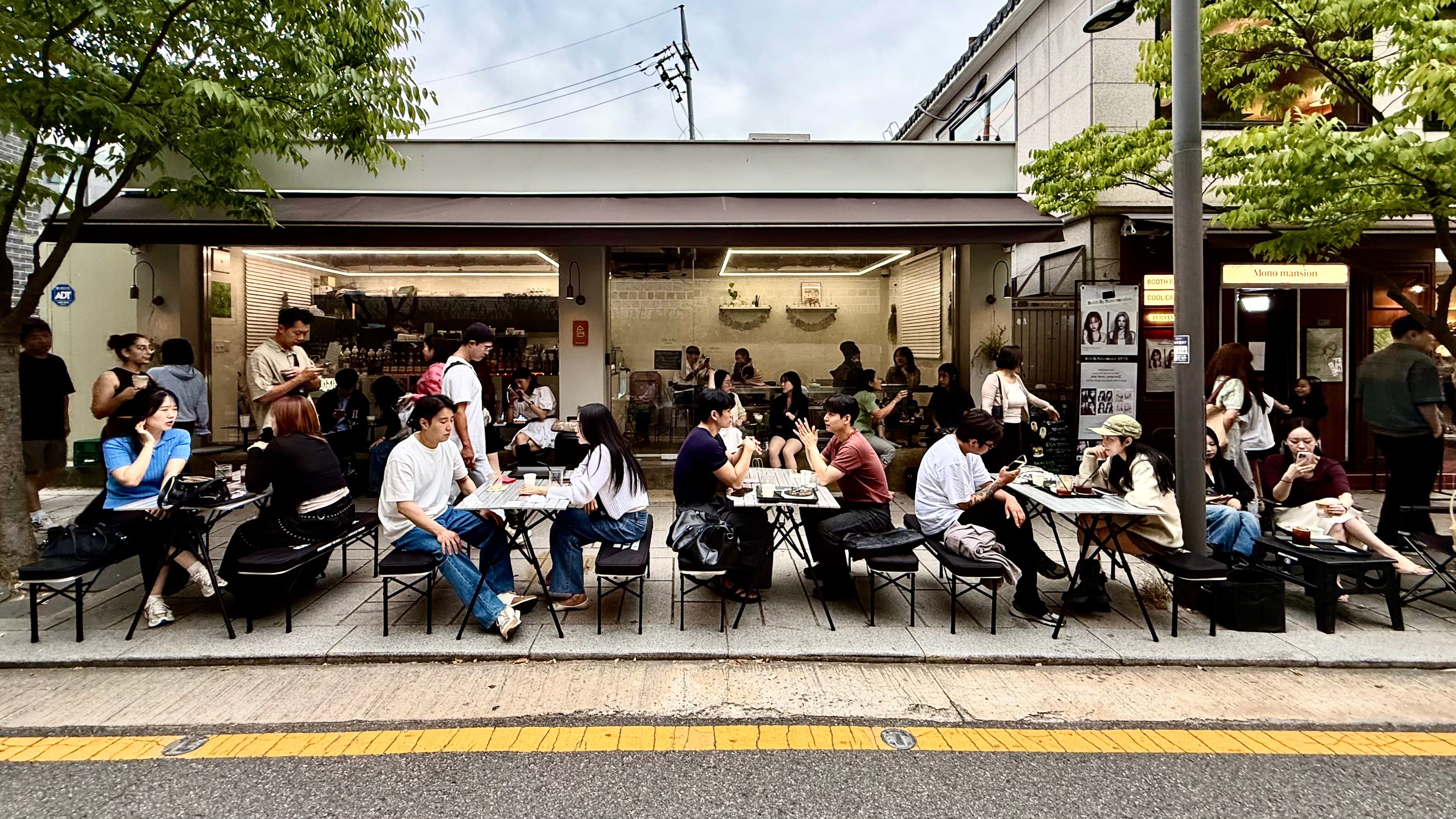 Jongno 3-ga tops Time Out's coolest neighborhood ranking