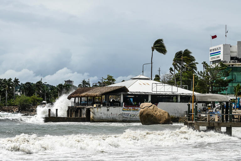 Hurricane Simon update: Storm expected to become category 4