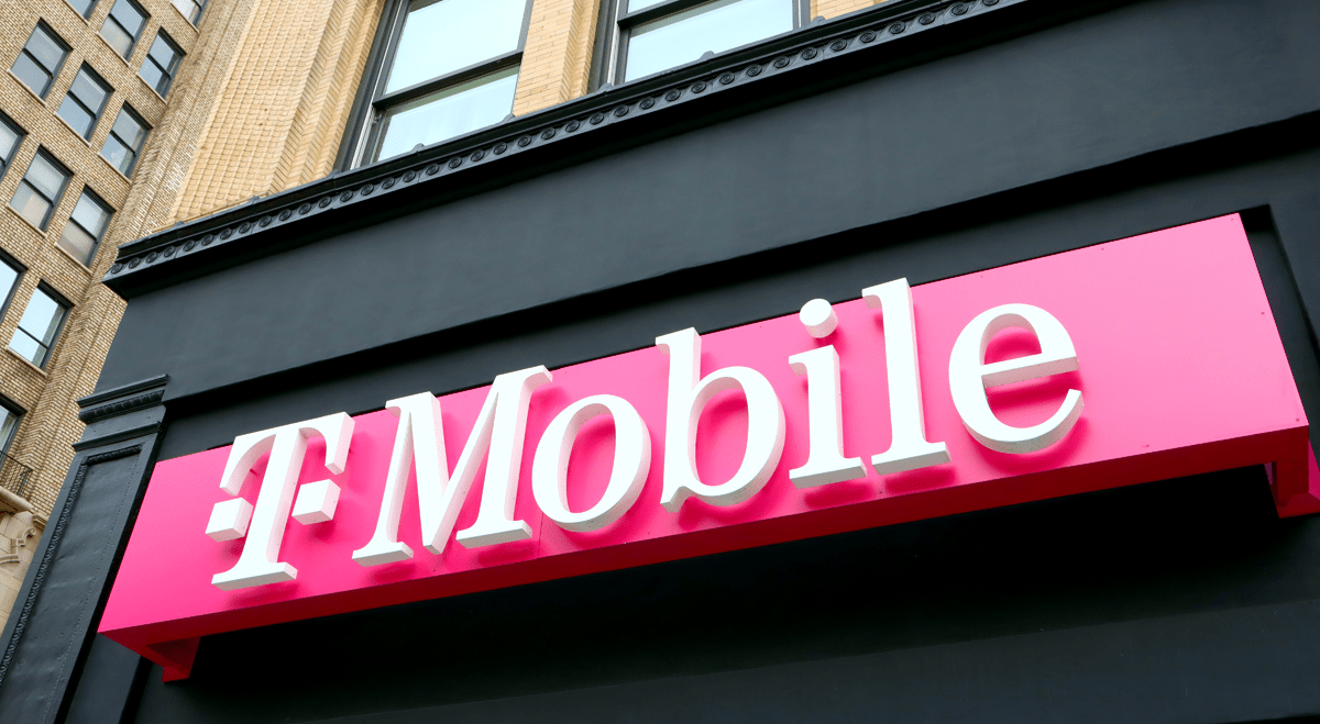 T-Mobile shares fall 6.9% as SpaceX spectrum acquisition raises ...