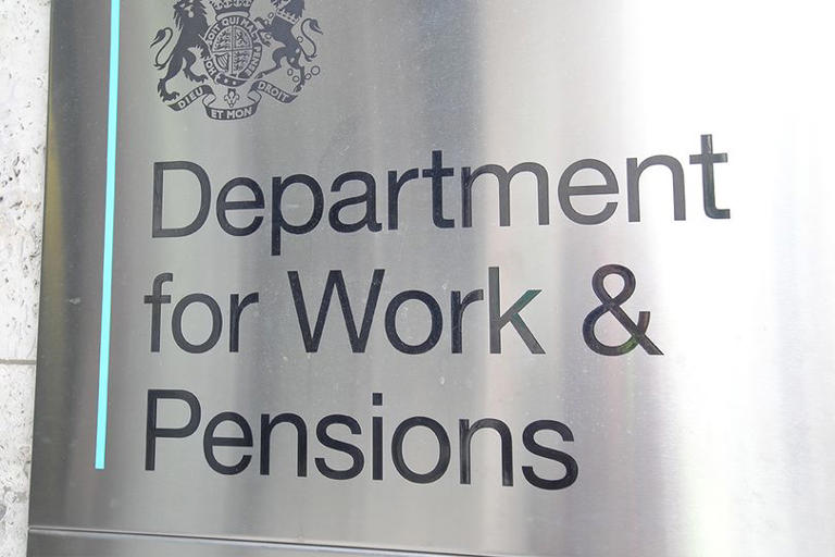 DWP shares 45 eye issues that could see PIP cash boost of £114 per week ...