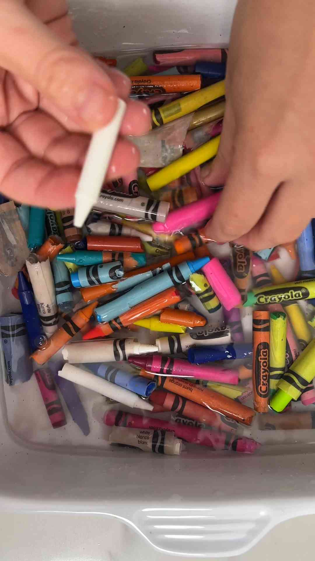 Easy melting crayons DIY in just 3 minutes