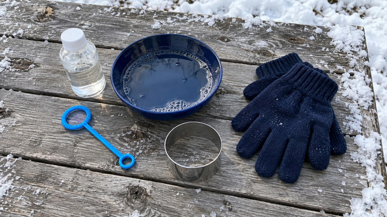 How to make frozen bubbles on a cold winter day