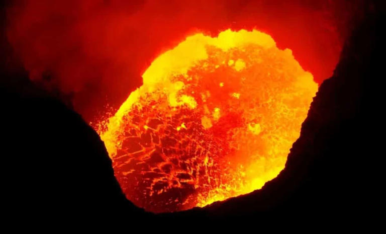 Scientists find a new magma reservoir just 200 meters beneath one of ...