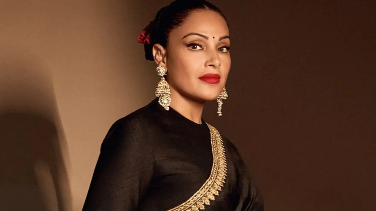 Bipasha Basu slams social media page for claiming she got angry at paps
