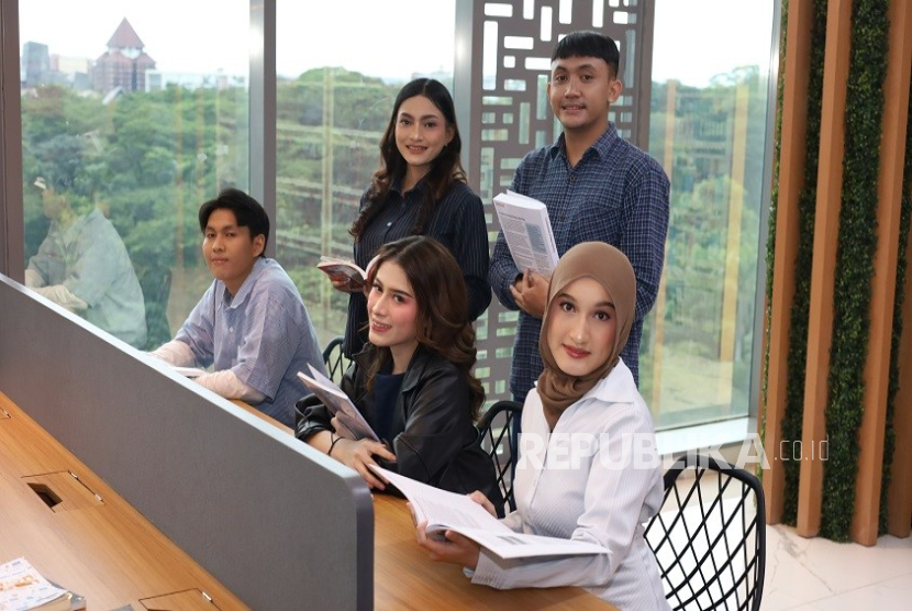 Sambut tahun akademik baru, mahasiswa baru UNM antusias manfaatkan ...