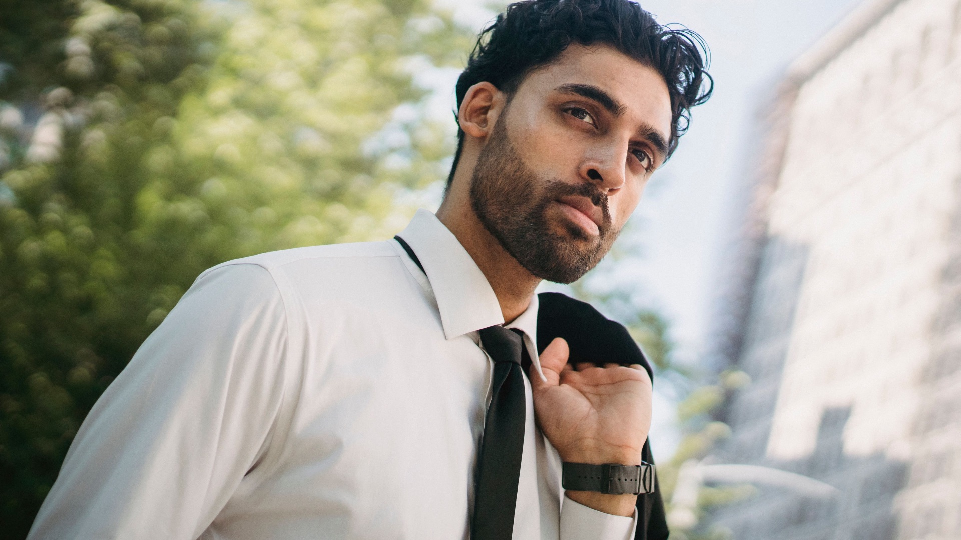 20 styling choices men make that instantly draw a woman in