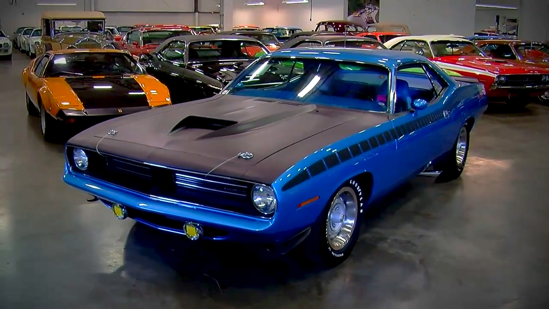 Exploring the rare 1970 Plymouth Cuda AAR in EB5 blue