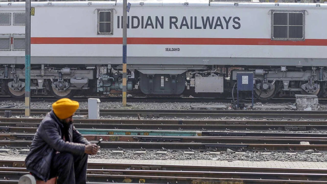 Mumbai-Delhi train alert: Railways cancels services, reschedules 2 ...