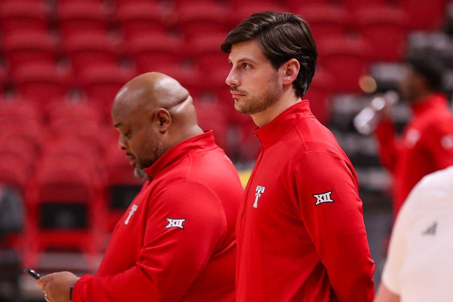 Former Gonzaga star Kevin Pangos reportedly joining Tommy Lloyd's staff ...