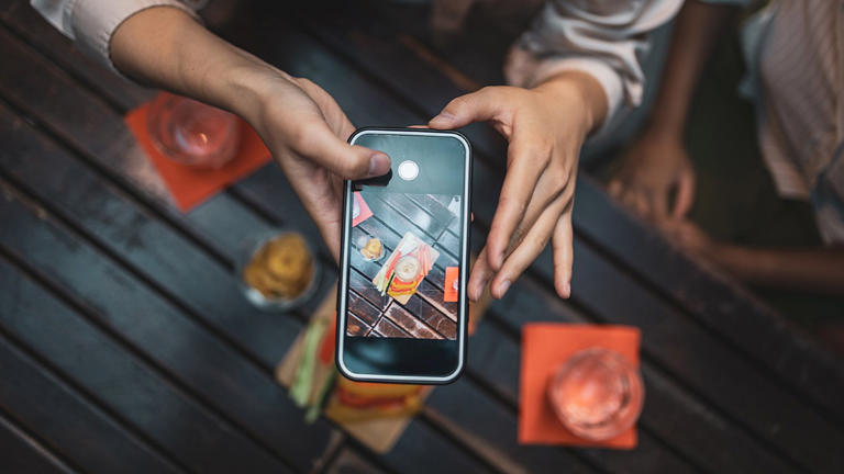 How to save a video frame as a photo on your phone