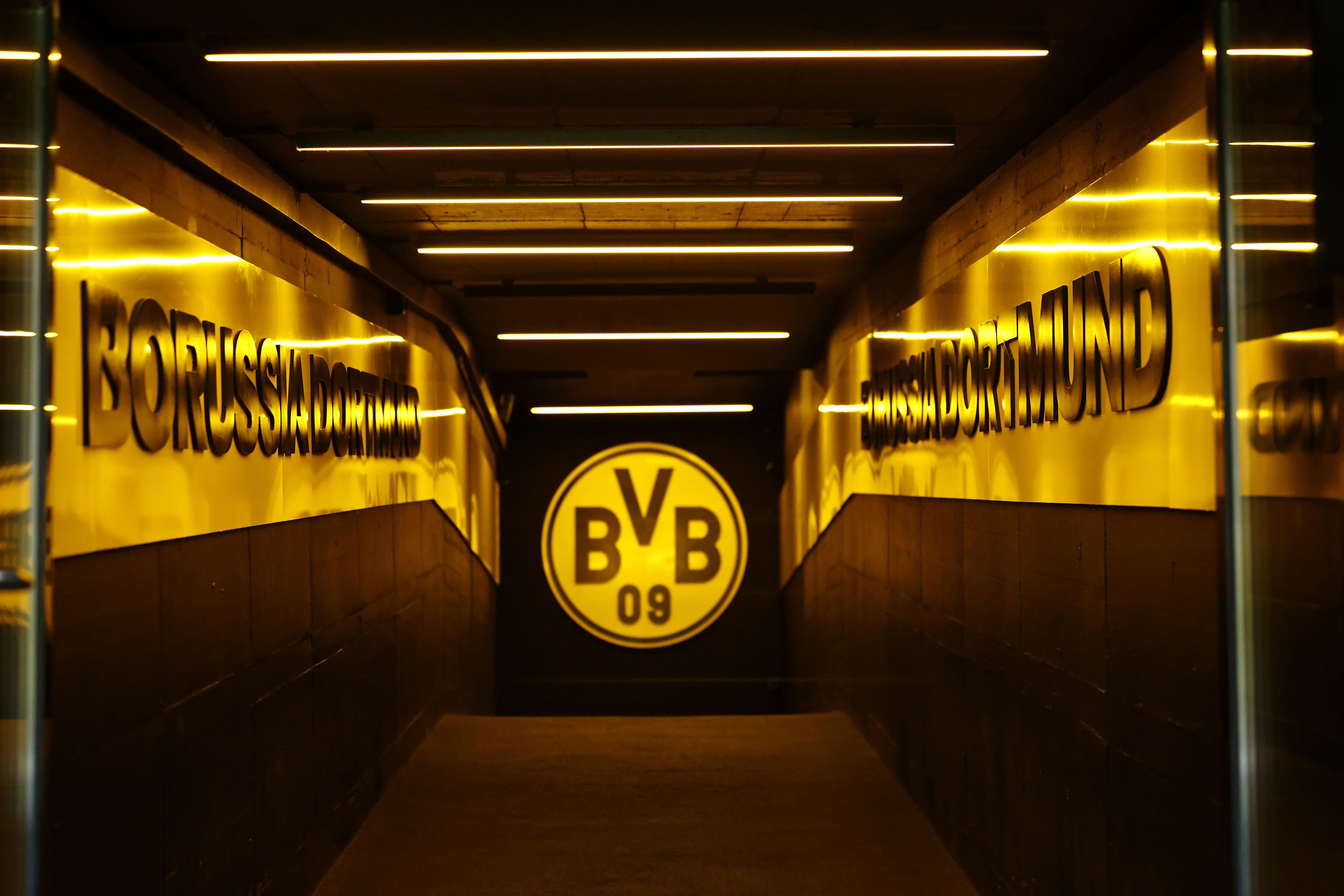 Comment thread: BVB under the lights against Werder Bremen