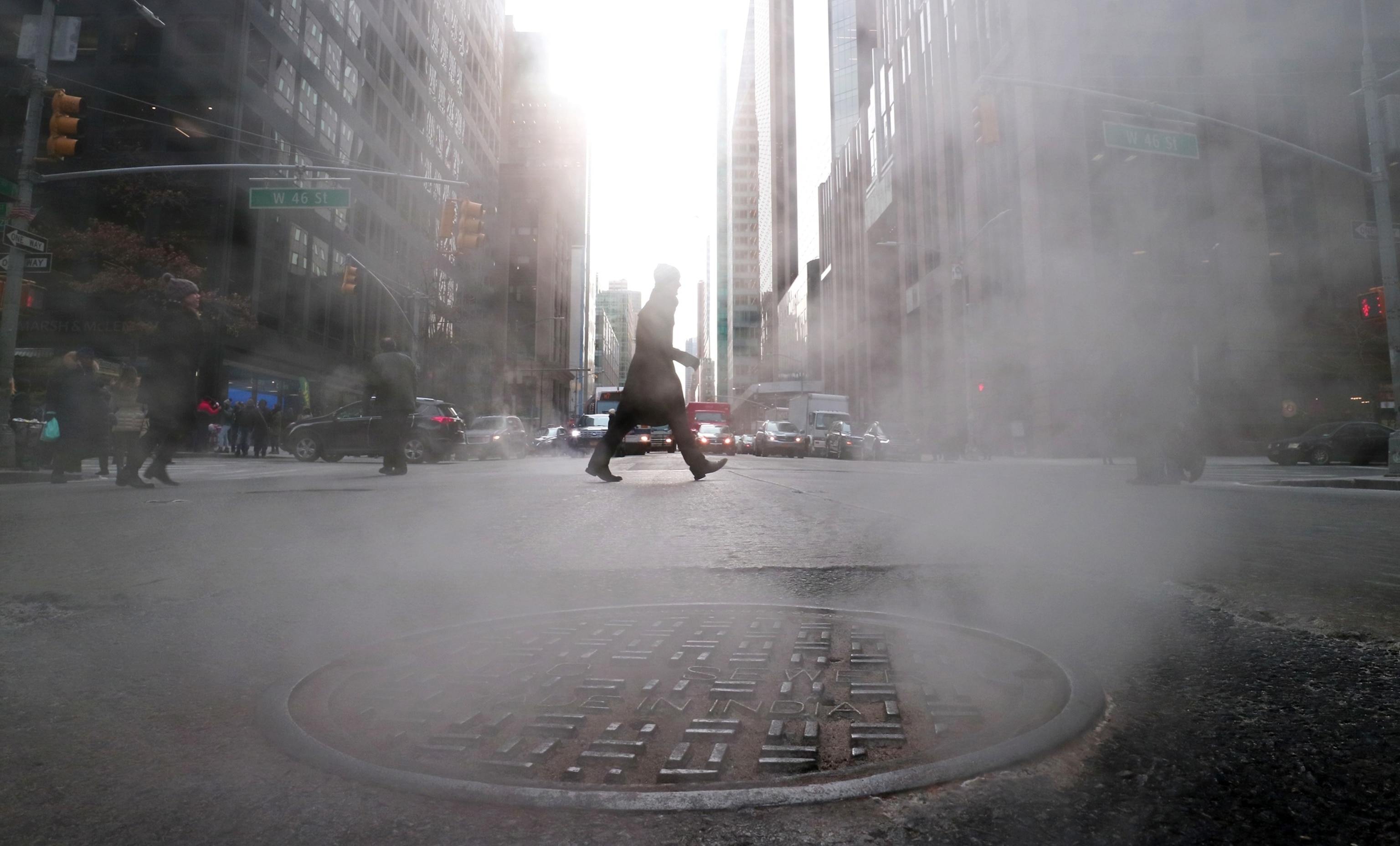 5 people spotted climbing out of manhole in New York City